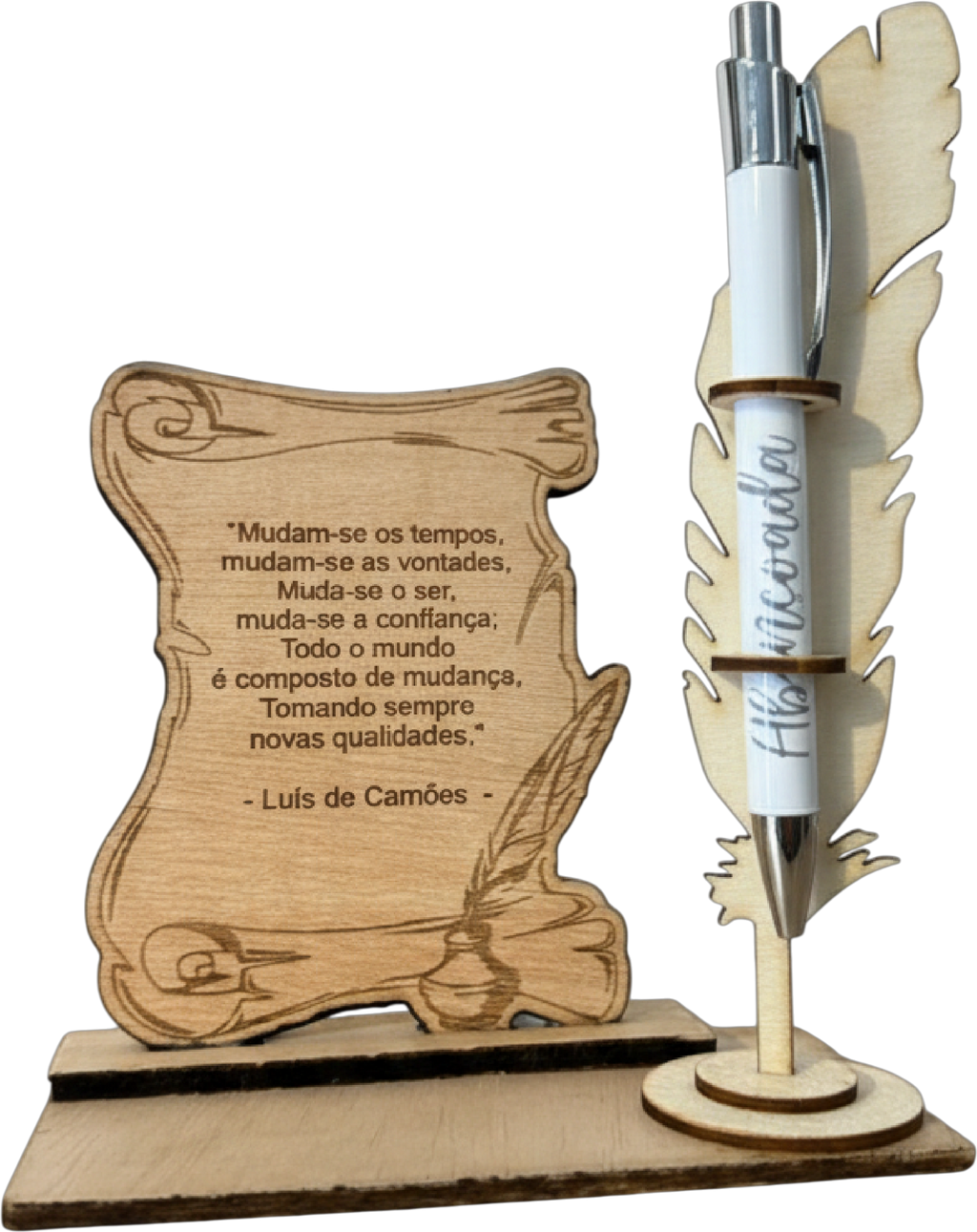 Pergaminho com Pena — Suporte de Caneta Personalizado a Laser